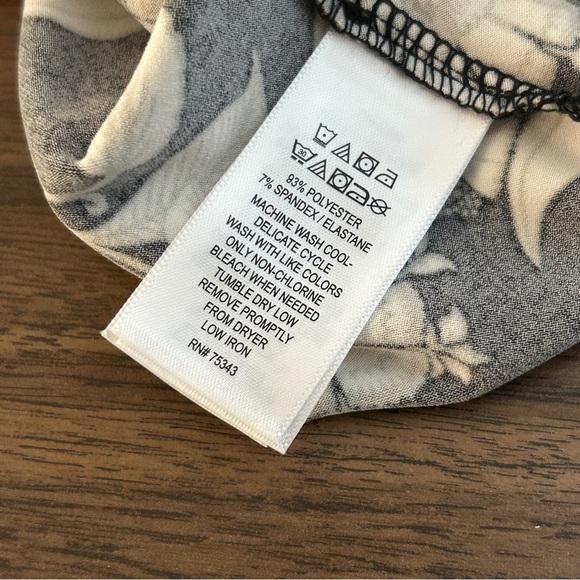 ❤️ Tahari Black and Cream Floral Button Down Shirt XL - Picture 6 of 10